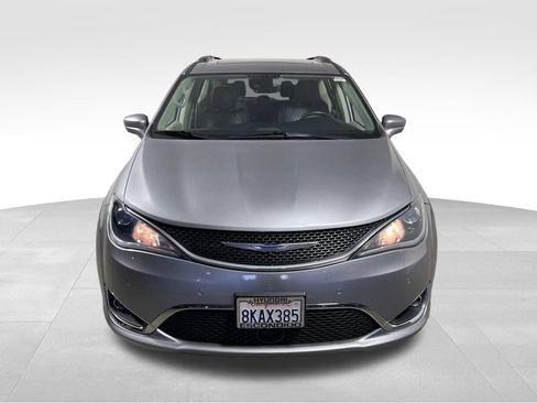 Used 2019 Chrysler Pacifica Touring-L Plus w/ Advanced Safetytec Group FWD image 9