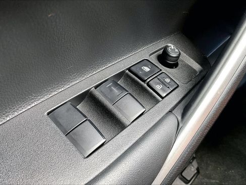 Certified 2026 Toyota Corolla Cross LE FWD image 33