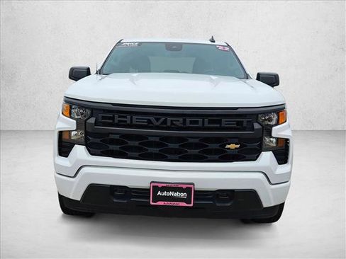 Used 2022 Chevrolet Silverado 1500 Custom RWD image 2