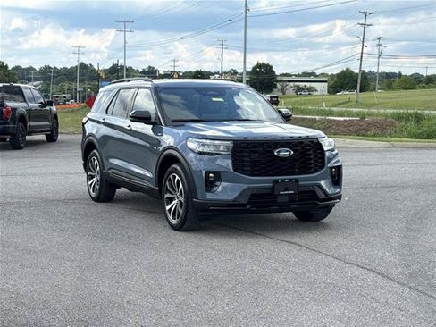 Certified 2025 Ford Explorer ST-Line AWD/4WD image 4