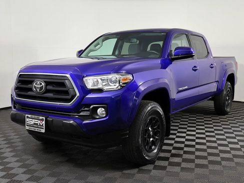 Used 2022 Toyota Tacoma SR5 AWD/4WD image 2