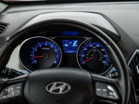 Used 2015 Hyundai Tucson SE AWD/4WD image 16