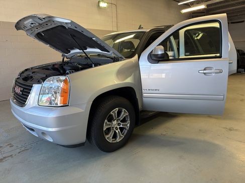 Used 2012 GMC Yukon SLT w/ SLT-2 Equipment Package AWD/4WD image 9