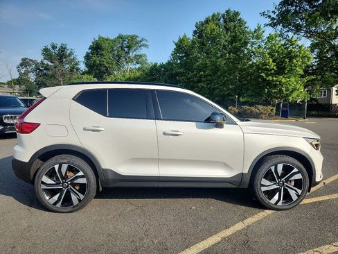 Certified 2024 Volvo XC40 B5 Plus w/ Protection Package Premier AWD/4WD image 7