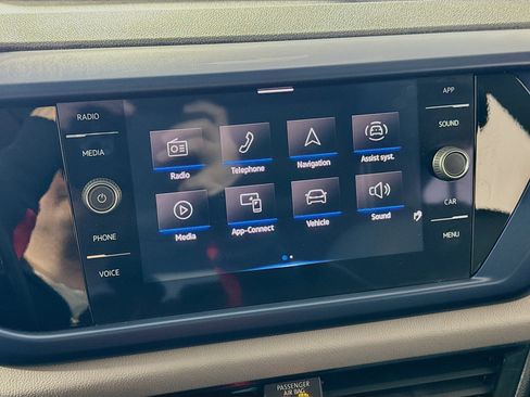 Used 2023 Volkswagen Taos SE w/ Panoramic Sunroof Package image 17