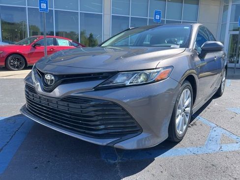 Used 2018 Toyota Camry LE image 2