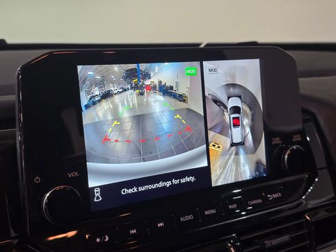 Used 2025 Nissan Pathfinder SL image 31