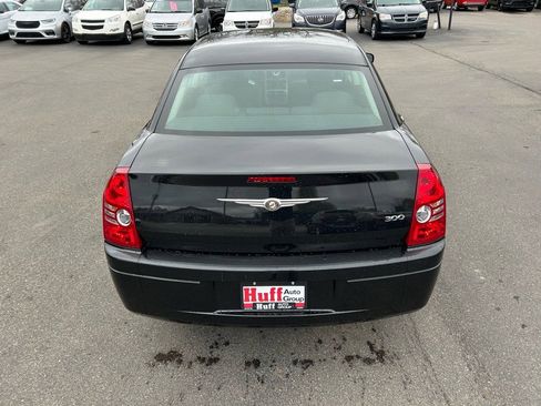 Used 2009 Chrysler 300 LX image 8