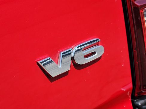 Used 2022 Toyota Tacoma SR5 RWD image 6