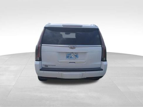 Used 2016 Cadillac Escalade Platinum AWD/4WD image 4