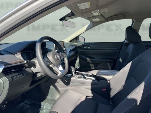 Used 2024 Nissan Altima 2.5 SV image 9