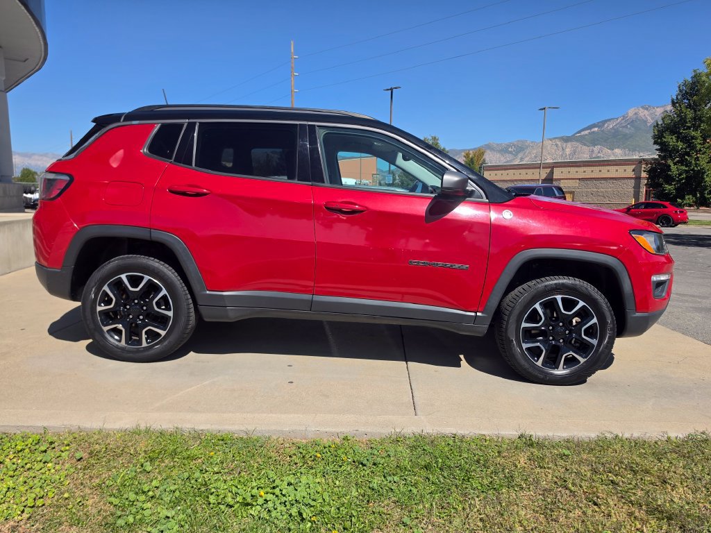 Used 2019 Jeep Compass Trailhawk w/ Leather Interior Group AWD/4WD image 4