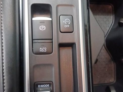 Used 2025 Nissan Pathfinder SV FWD image 33