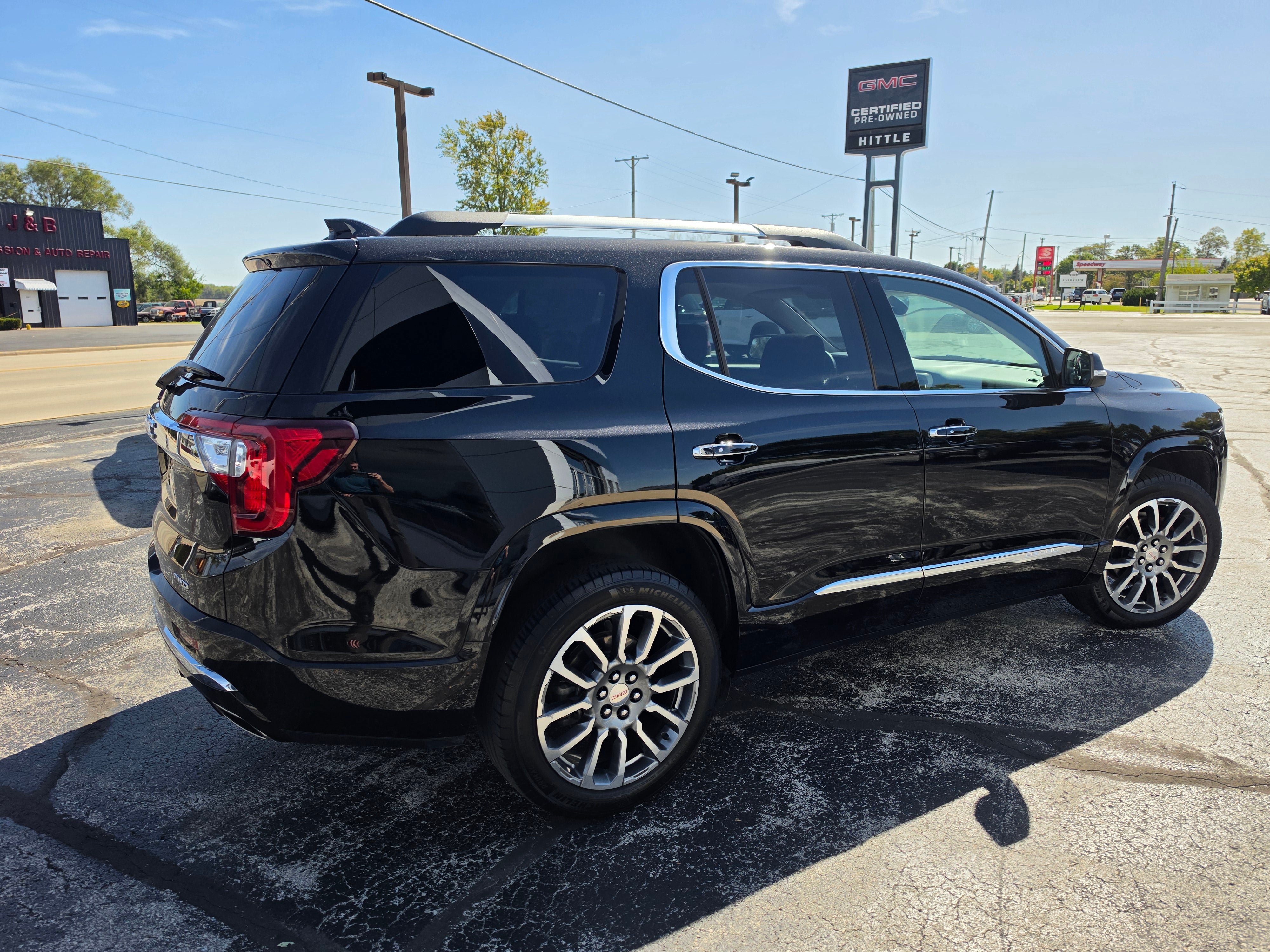 Used 2023 GMC Acadia Denali w/ Denali Ultimate Package AWD/4WD image 4