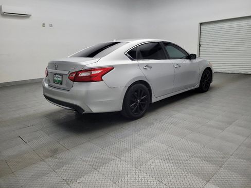 Used 2016 Nissan Altima 2.5 SV image 9