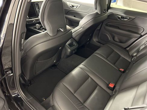 Used 2025 Volvo V60 B5 Cross Country Plus image 31