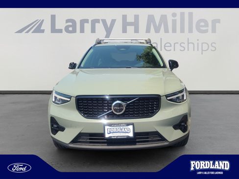 Used 2023 Volvo XC40 B5 Ultimate w/ Climate Package AWD/4WD image 8