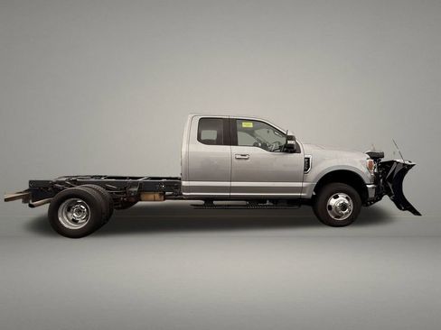 Used 2021 Ford F350 Lariat w/ Lariat Value Package image 5