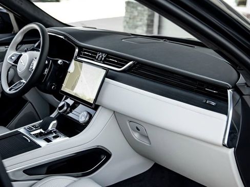 New 2025 Jaguar F-PACE R-Dynamic S image 28