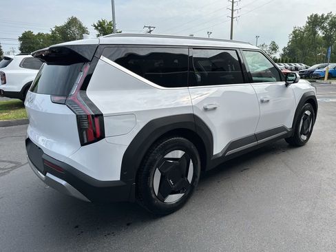 New 2026 Kia EV9 Wind image 5