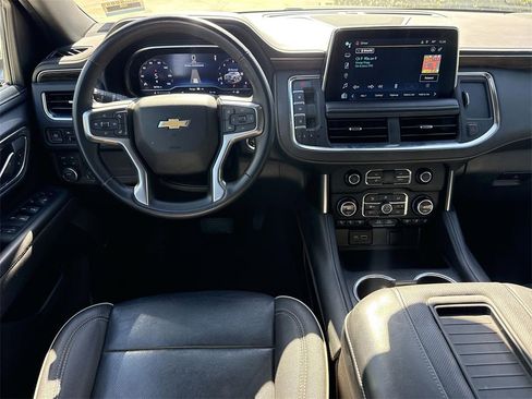 Used 2023 Chevrolet Suburban Premier image 18