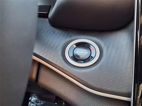 Used 2024 Jeep Grand Cherokee L Altitude image 15