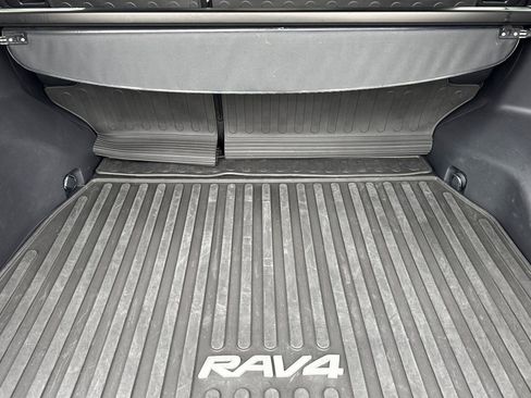 Certified 2022 Toyota RAV4 XLE image 19