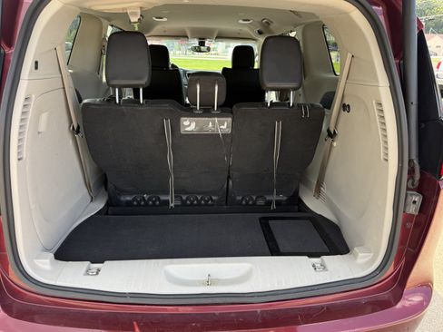 Used 2020 Chrysler Pacifica Touring-L FWD image 33