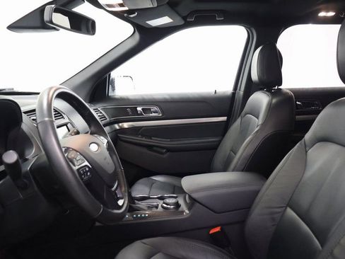 Used 2018 Ford Explorer XLT w/ Equipment Group 202A image 13