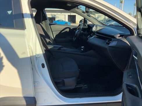 Used 2018 Toyota C-HR XLE image 33