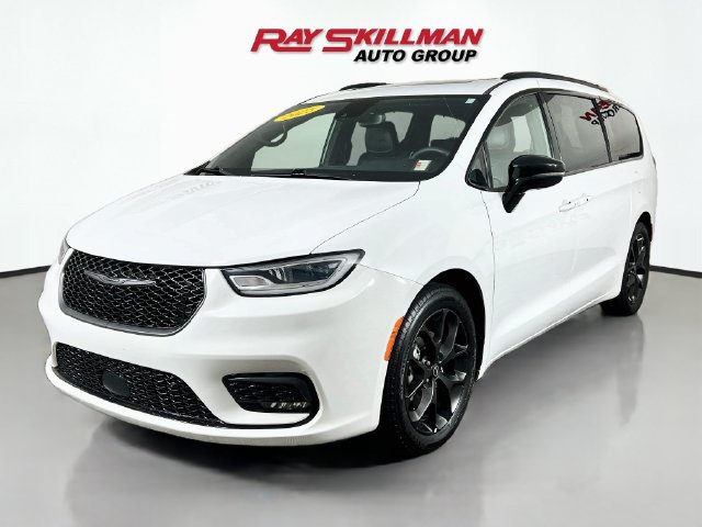 Used 2025 Chrysler Pacifica Limited FWD image 3