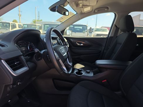 Used 2024 GMC Terrain SLE image 21