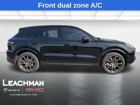 Used 2023 Porsche Cayenne Platinum Edition AWD/4WD image 2