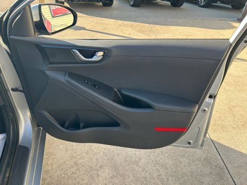Used 2019 Hyundai Ioniq Plug-In Hybrid image 16