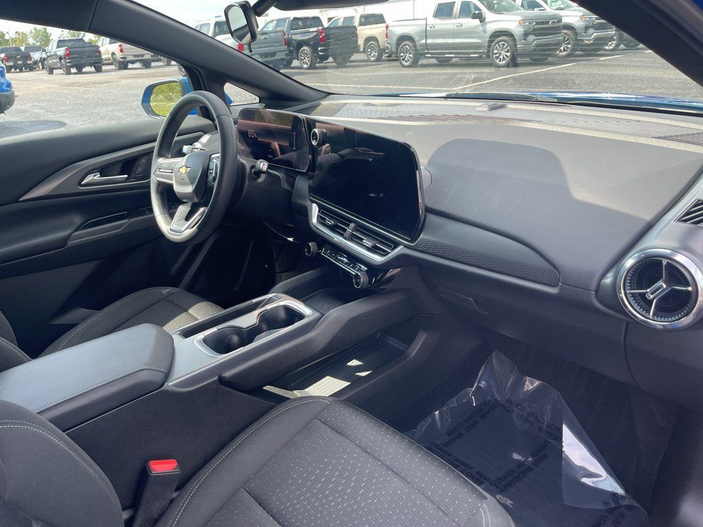 Used 2025 Chevrolet Equinox EV LT FWD image 28