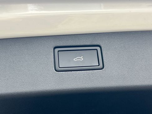 New 2026 Volkswagen Tiguan SE R-Line image 16