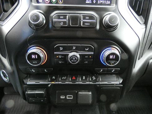 Certified 2021 Chevrolet Silverado 1500 RST image 23