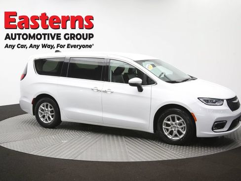 Used 2023 Chrysler Pacifica Touring-L FWD image 48