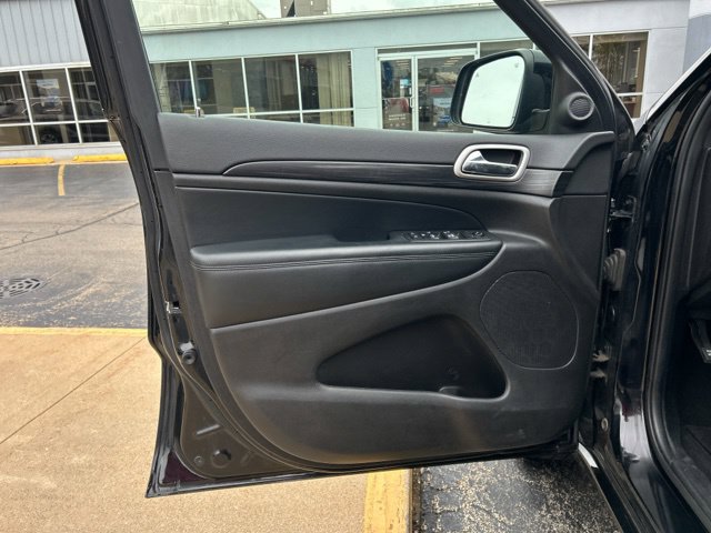 Used 2020 Jeep Grand Cherokee Altitude AWD/4WD image 25