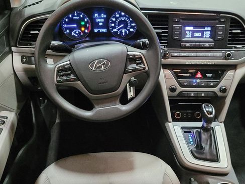 Used 2017 Hyundai Elantra SE image 22
