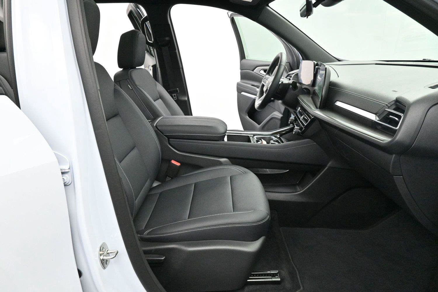 Used 2026 Chevrolet Traverse LT w/ Sun and Wheel Package FWD image 35