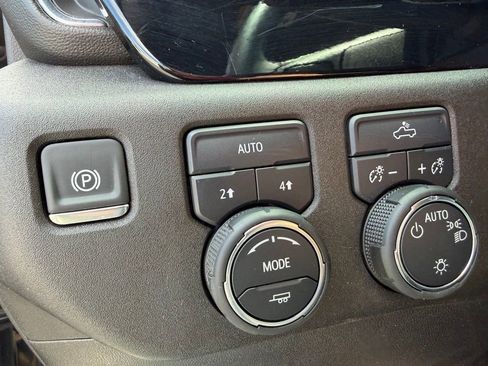 Used 2025 Chevrolet Silverado 1500 LT AWD/4WD image 31