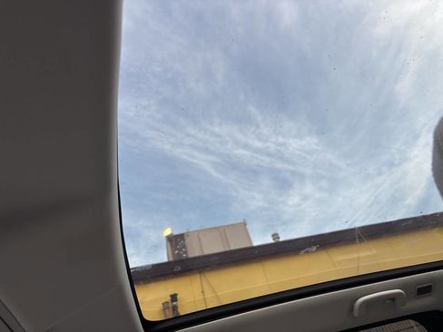 Used 2016 Land Rover Discovery Sport HSE image 13