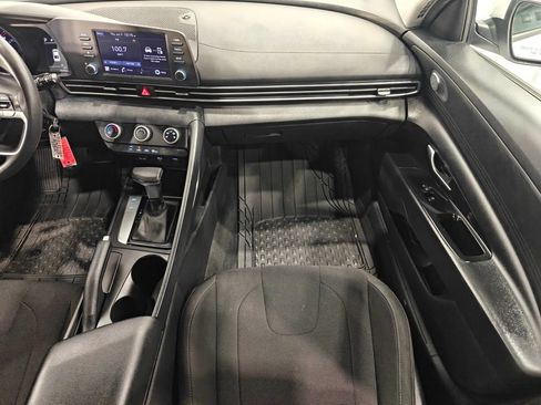 Used 2021 Hyundai Elantra SE FWD image 20