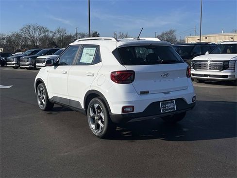 Used 2026 Hyundai Venue SEL image 7