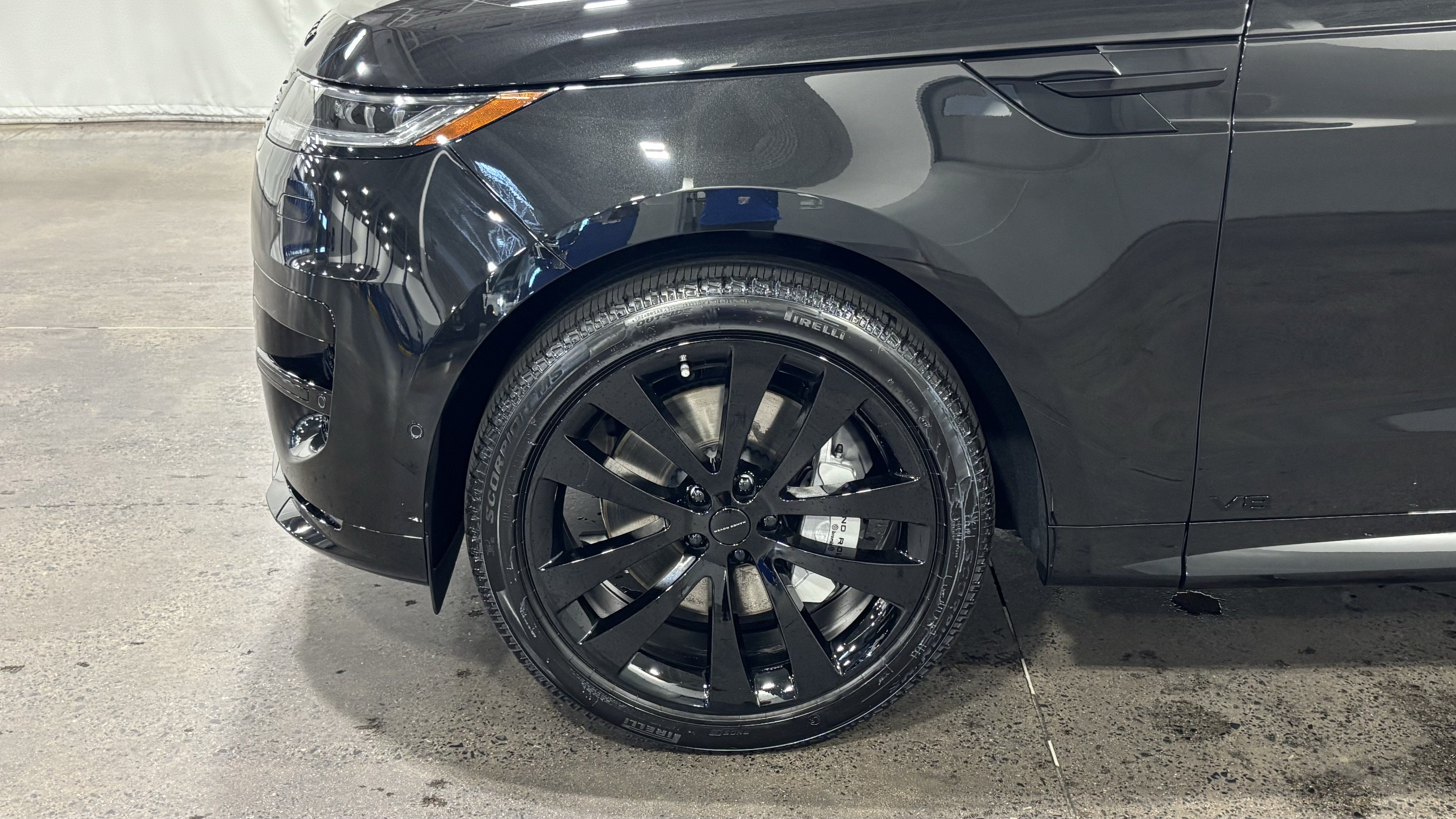New 2026 Land Rover Range Rover Sport Dynamic SE AWD/4WD image 10