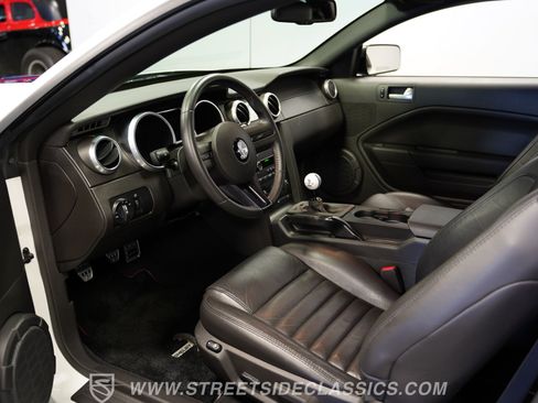 Used 2008 Ford Mustang Shelby GT500 RWD image 4