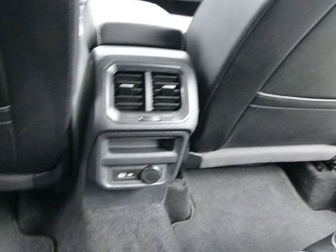 Used 2022 Volkswagen Tiguan SE image 17