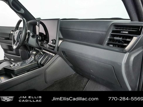Used 2024 Lexus GX 550 w/ Accessory Package (2T) AWD/4WD image 24