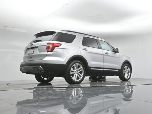 Used 2017 Ford Explorer XLT w/ Equipment Group 202A FWD image 47